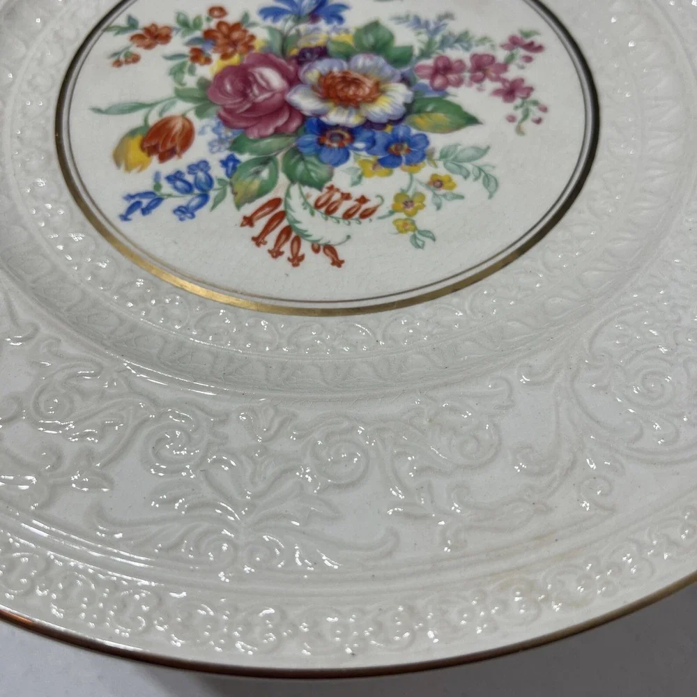 Wedgwood England Embossed Ivory Porcelain Floral Dinner‎ Plate Gold Trim 11